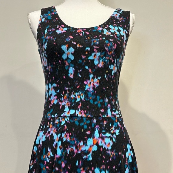 Cynthia Rowley Fit and Flare dark floral dress Size Small - Picture 2 of 5
